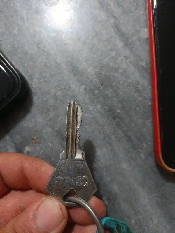 کلید گم کردم.|اشیا|سنندج, |دیوار