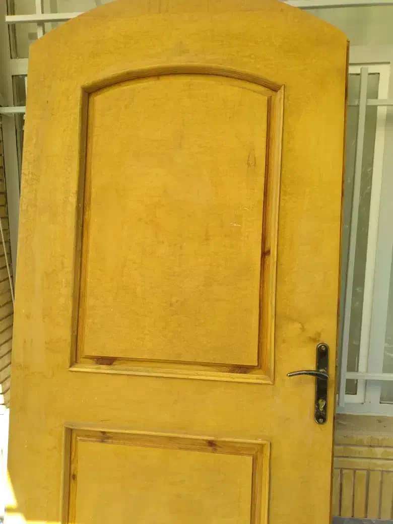 درب چوبی سیلر کیلر شده به همراه قفل سالم|مصالح و تجهیزات ساختمان|شاهینشهر, شهرک گلدیس|دیوار