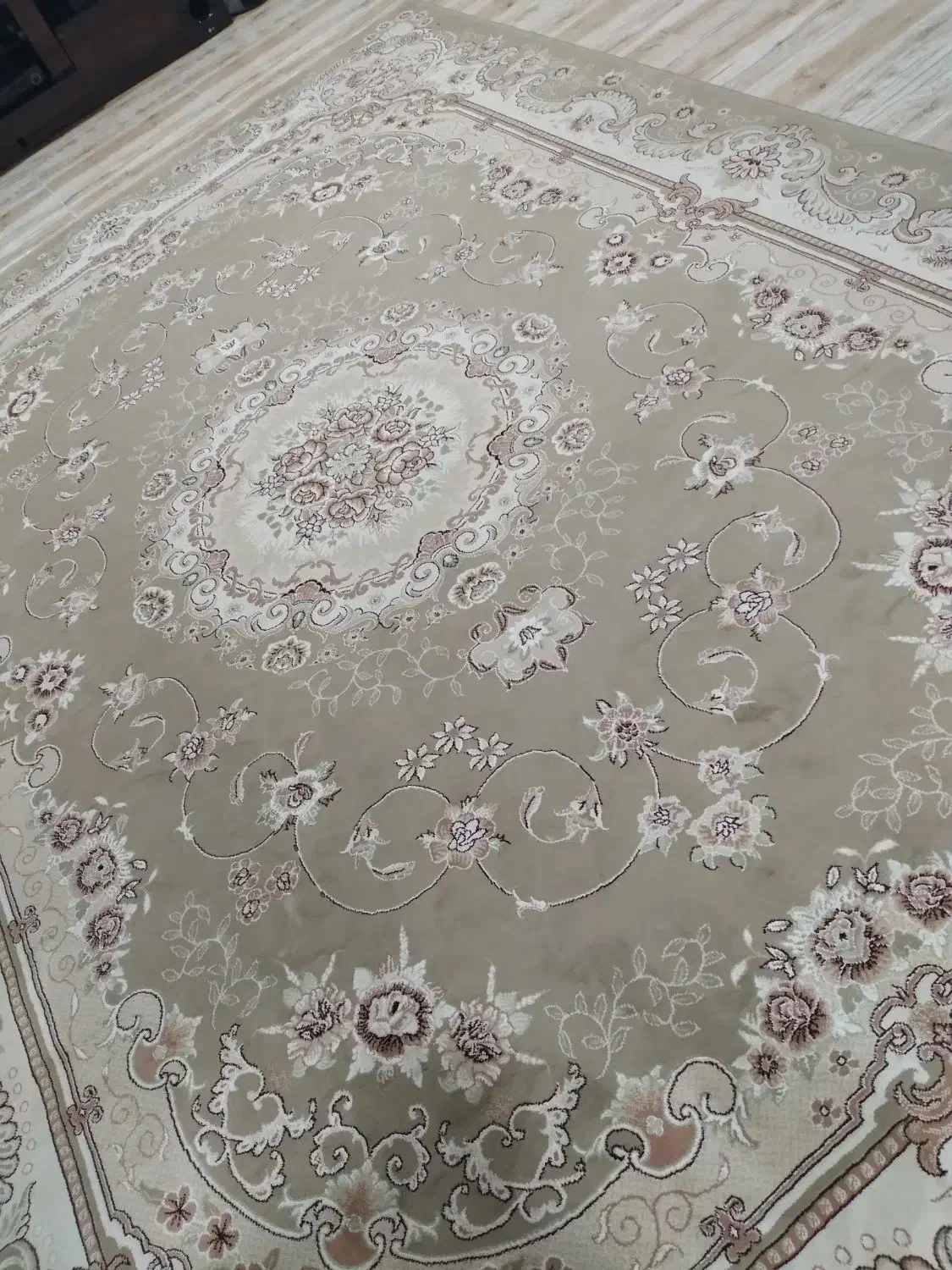 فرش ۹ متری کرم|فرش|رشت, حومه رشت|دیوار