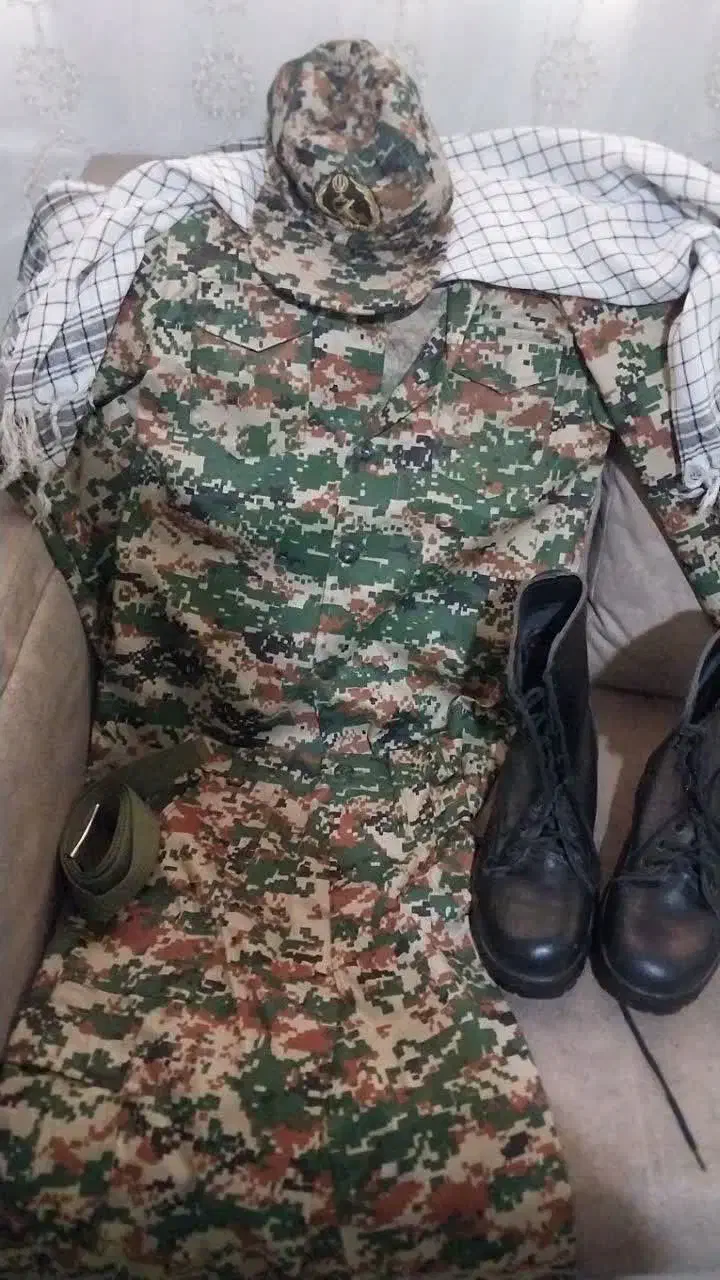 لباس خدمت باکفش|لباس|پیشوا, |دیوار