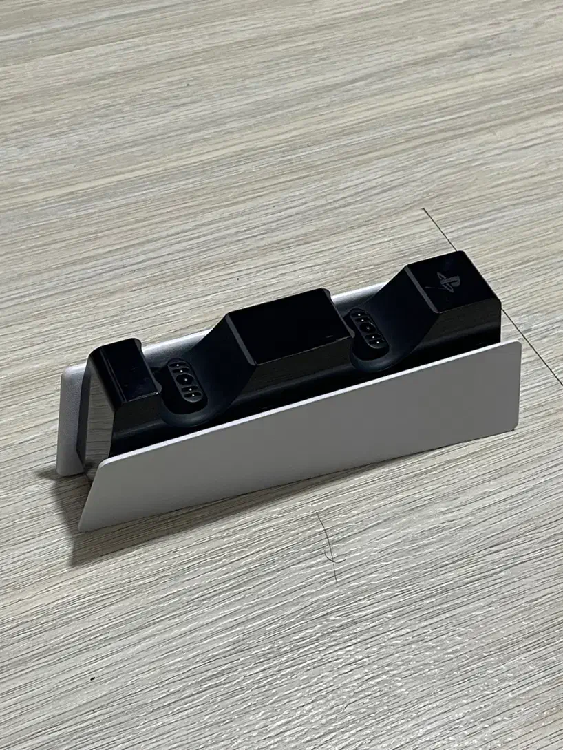 پایه شارژر سونی Ps5 اصلی|کنسول، بازی ویدئویی و آنلاین|کرج, محمد آباد|دیوار