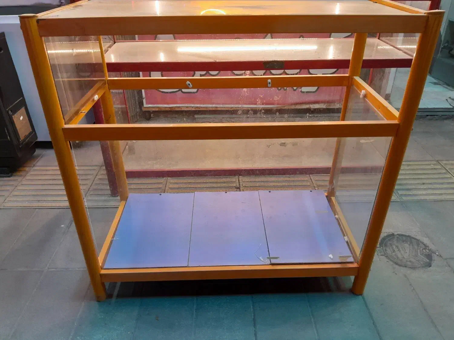 ویترین مغازه تمیز وسالم یک متری یکعدد|فروشگاه و مغازه|قم, شهرک امام حسن|دیوار