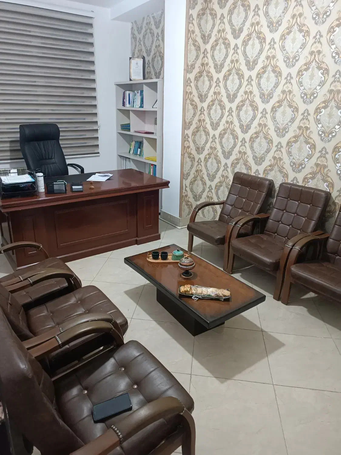 ست اداری|دفتر کار|هشتگرد, هشتگرد قدیم|دیوار