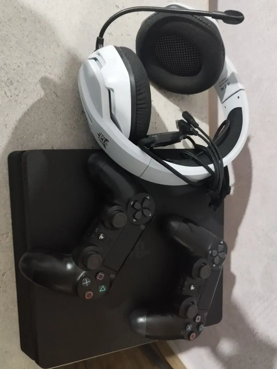 PS4|کنسول، بازی ویدئویی و آنلاین|شیراز, گچی|دیوار