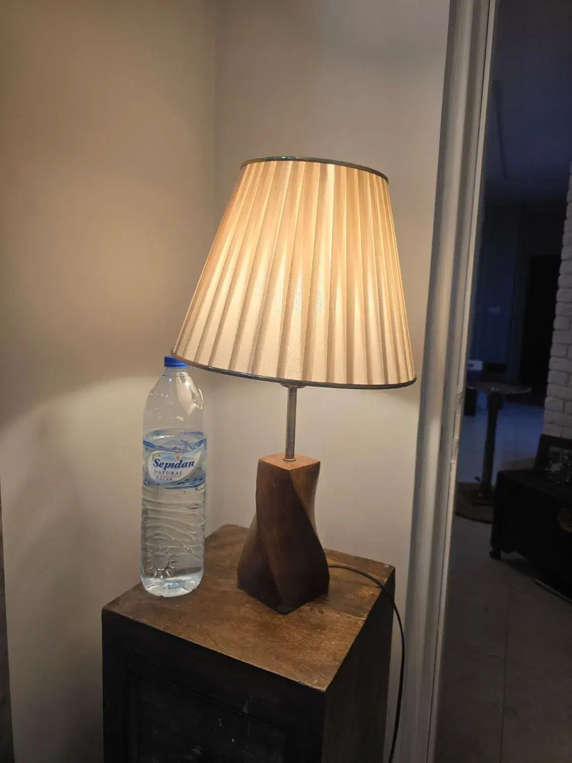 یک جفت آباژور در حد نو|چراغ خواب و آباژور|شیراز, فرهنگ شهر|دیوار