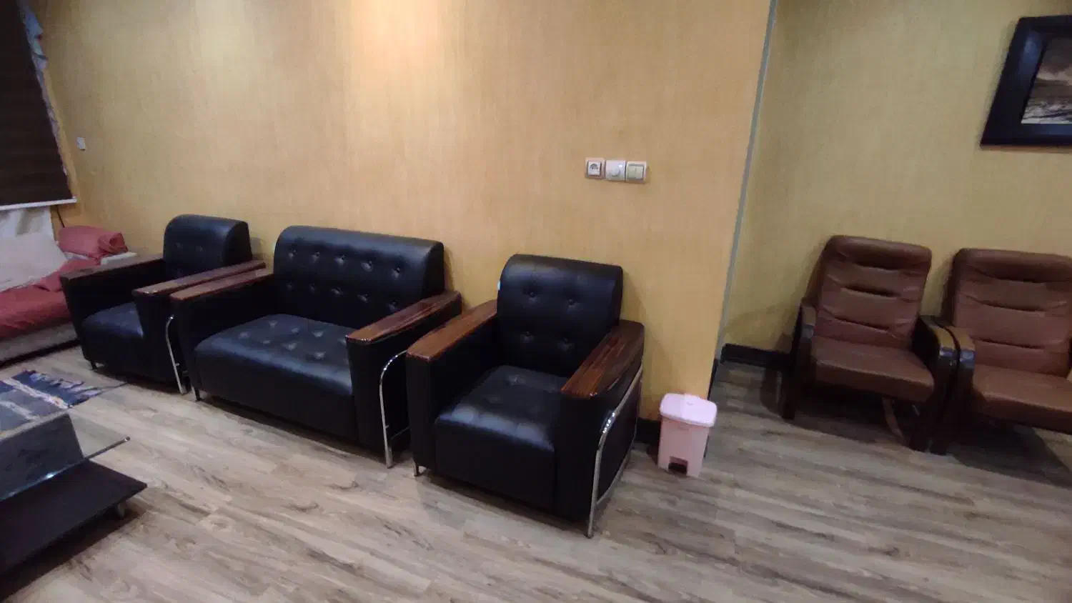 نیم ست اداری و میز تحریر و میز وسط|مبلمان اداری|اهواز, باغ شیخ|دیوار