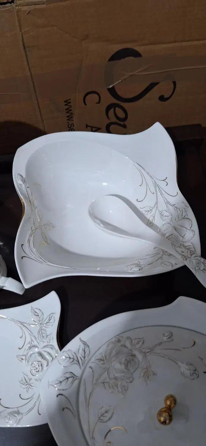 سرویس چینی ۱۲پارچه گل برجسته ایتالیا یی|ظروف سرو و پذیرایی|بندر انزلی, کوی بهار|دیوار