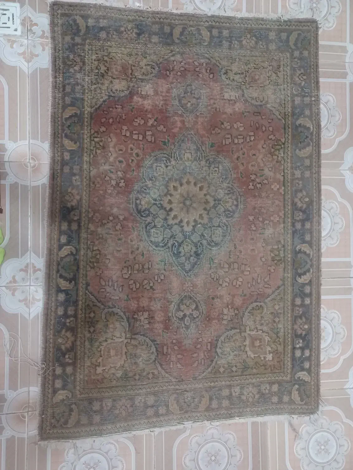 قالیچه طرح ترنج همدان|فرش|نجفآباد, گلدشت|دیوار