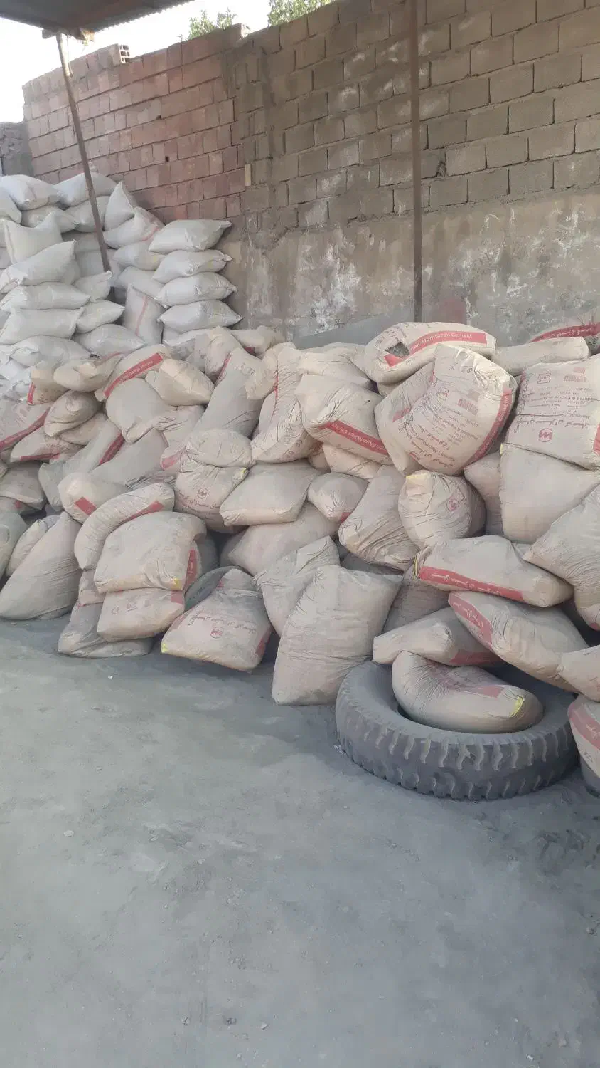 به یک کارگر نیازمندم|استخدام معماری، عمران و ساختمانی|کرمان, |دیوار