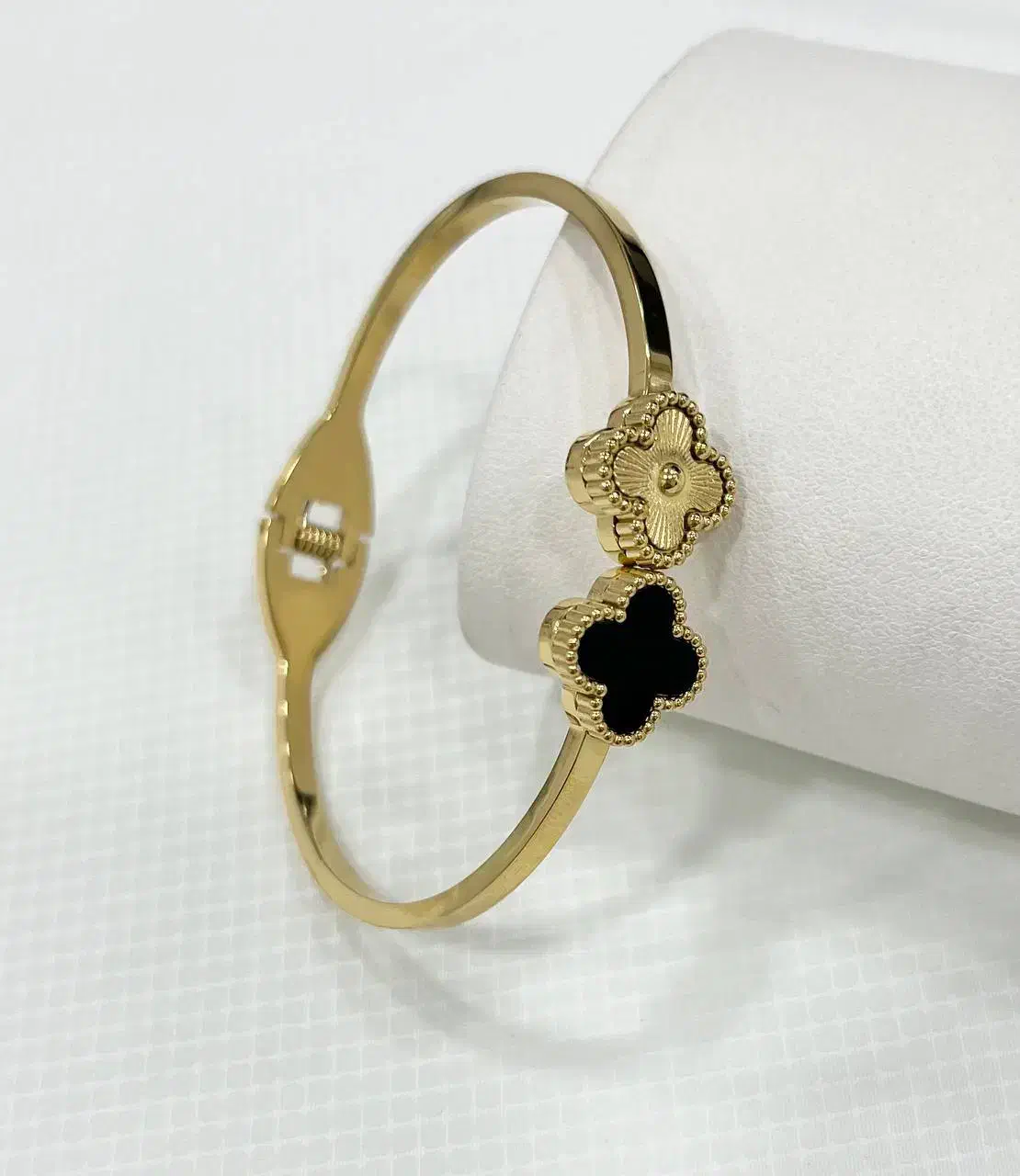 انواع دستبندهای استیل آب طلا کاری شده|بدلیجات|شیراز, باغ تخت|دیوار