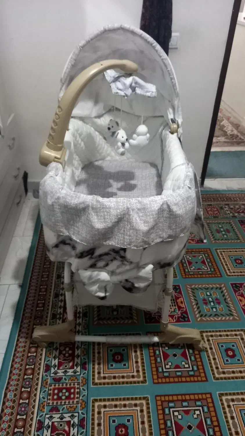 گهواره و تخت کنار مادر|تخت و صندلی بچه|قرچک, زیبا شهر|دیوار