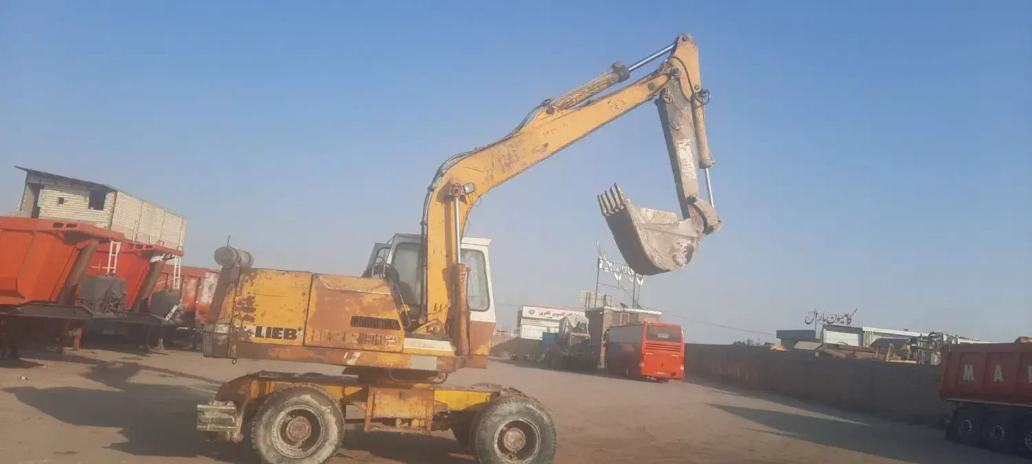 بیل لاستیکی لیبهر ۹۱۲|خودرو سنگین|سیرجان, |دیوار