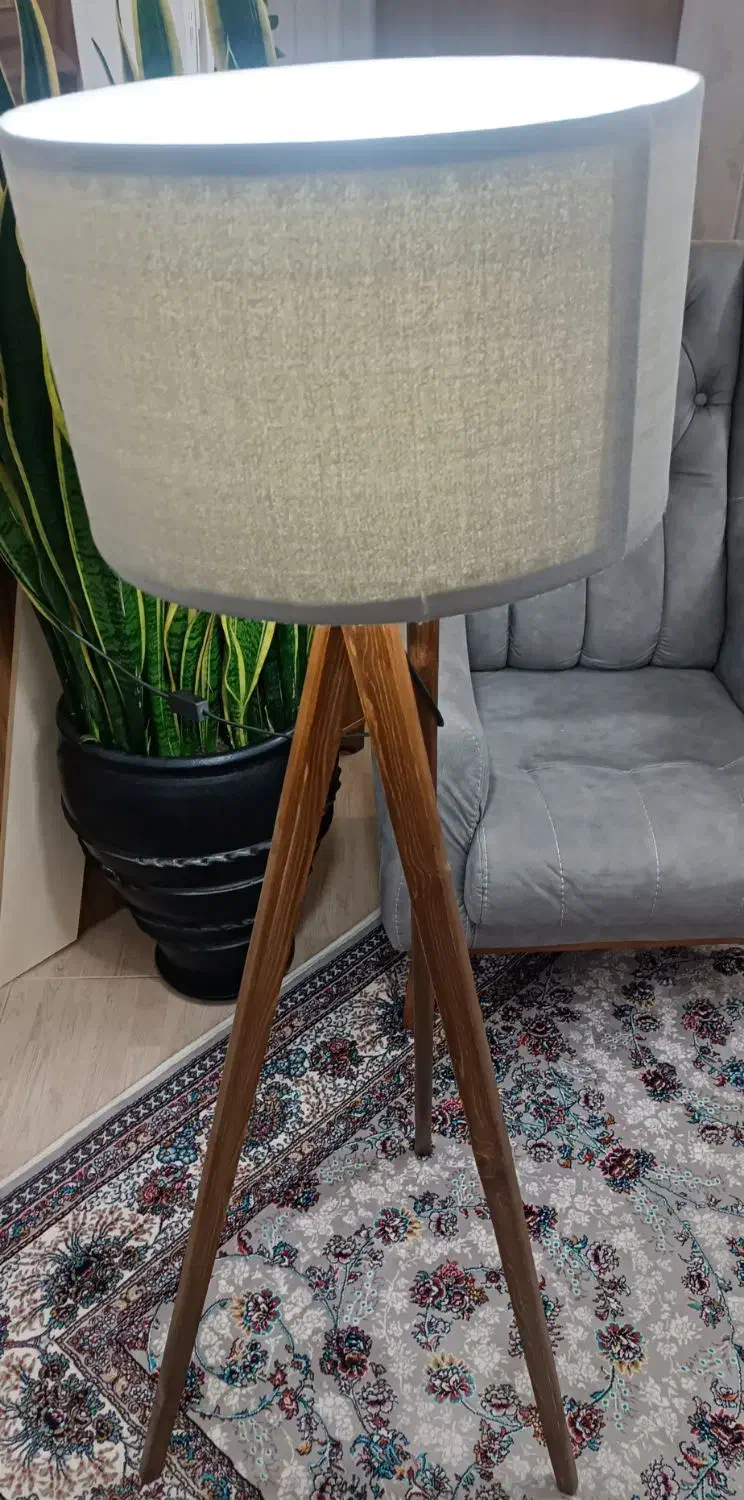 چراغ خواب آباژور ایستاده نو ..|چراغ خواب و آباژور|همدان, |دیوار