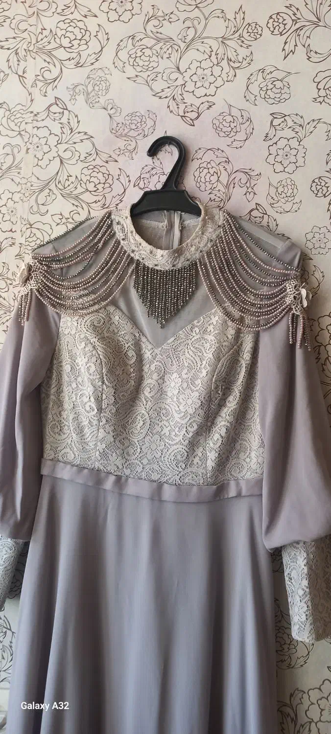 لباس مجلسی|لباس|برخوار, |دیوار