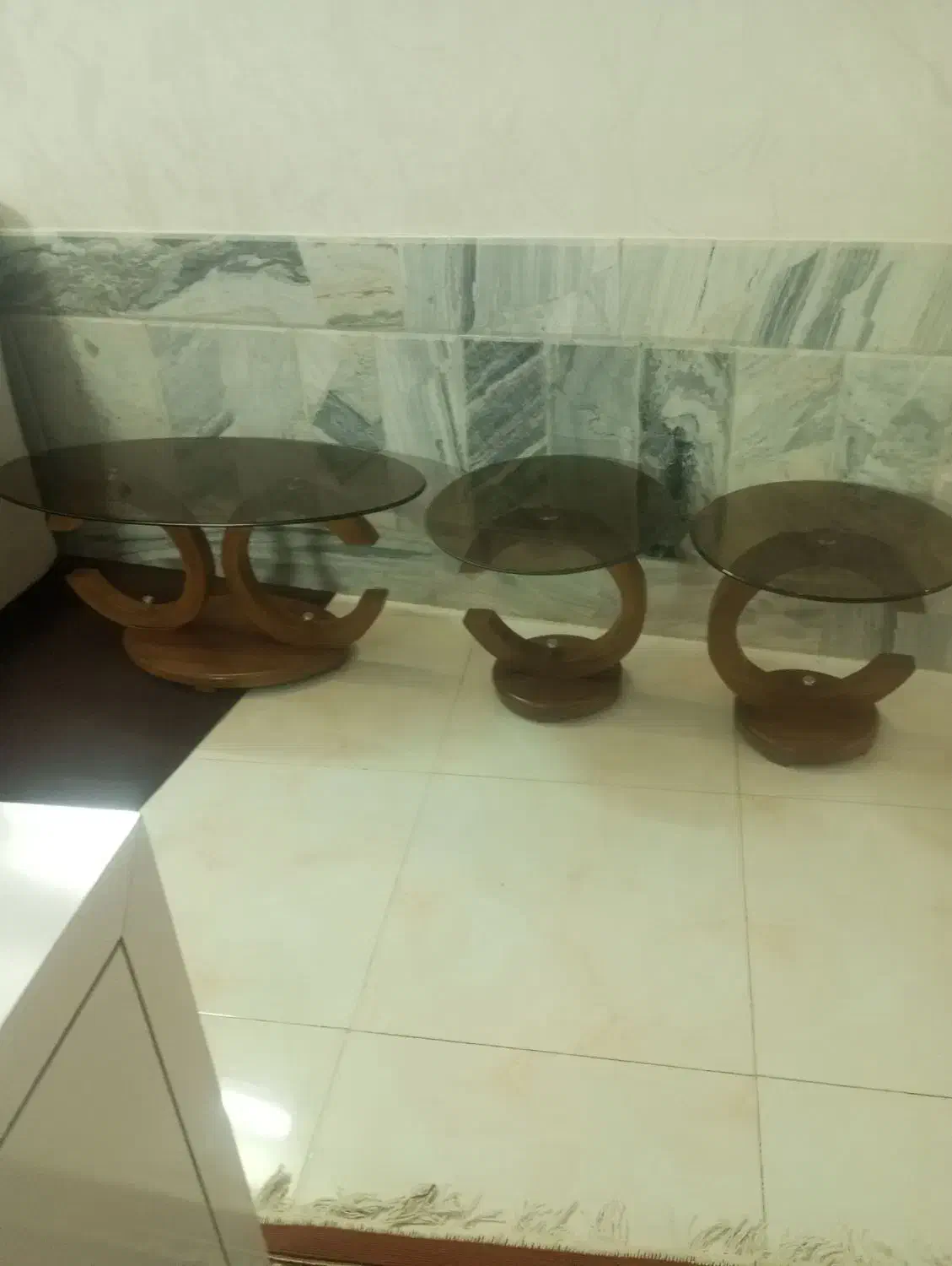 دوعدد میز عسلی به همراه جلومبلی|مبلمان خانگی و میز عسلی|تربتحیدریه, آغوی|دیوار