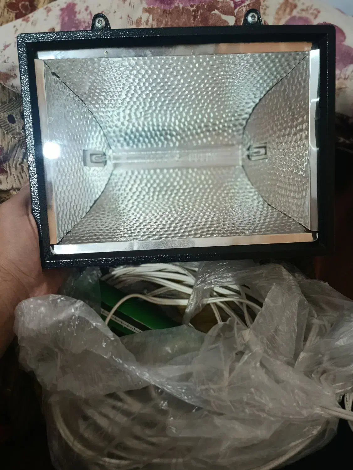 پروژکتور 1000وات ،یک چهارم قیمت بازار|تلویزیون و پروژکتور|کوهدشت, |دیوار