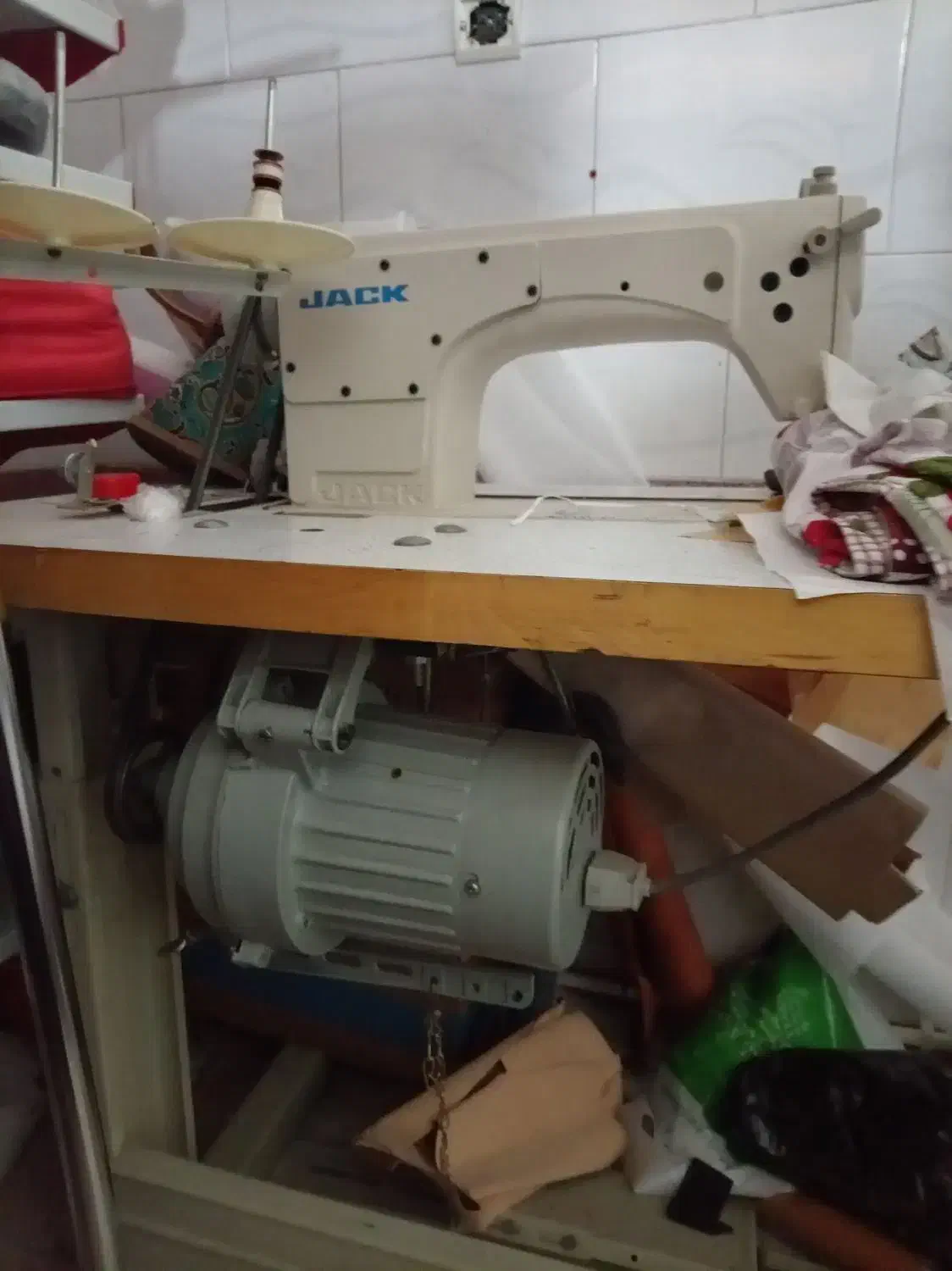 چرخ راسته دوز وسردوز 4نخ|چرخ خیاطی و ریسندگی|شبستر, |دیوار