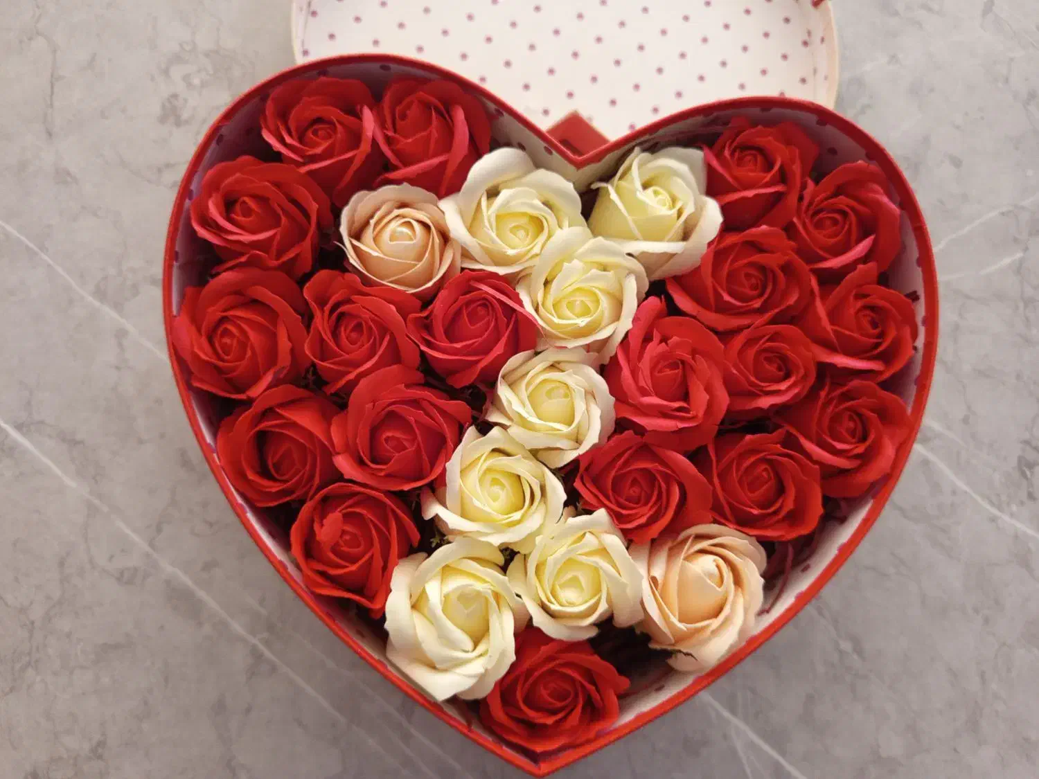 گل مصنوعی با باکس|گل مصنوعی|اندیشه, اندیشه فاز ۲|دیوار