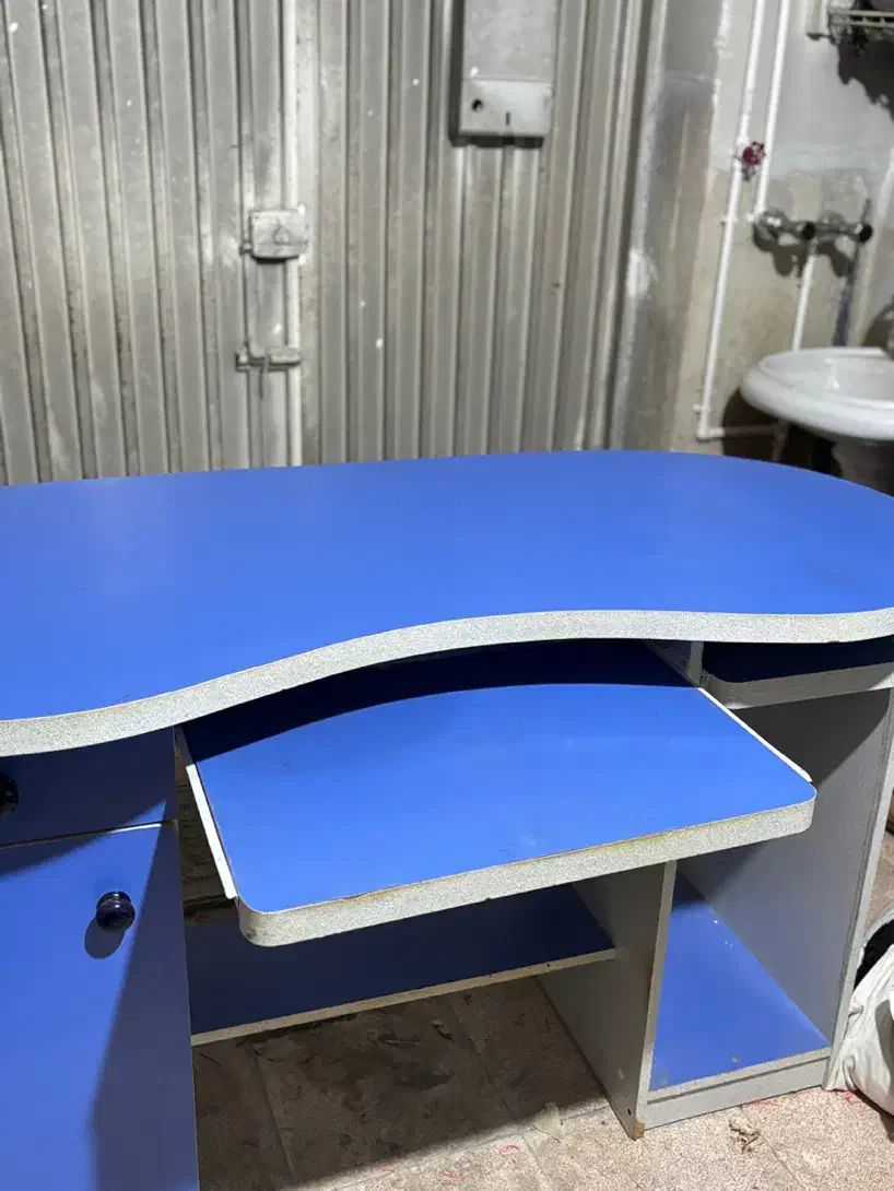 میز کامپیوتر تر و تمیز|میز تحریر و کامپیوتر|ارومیه, |دیوار