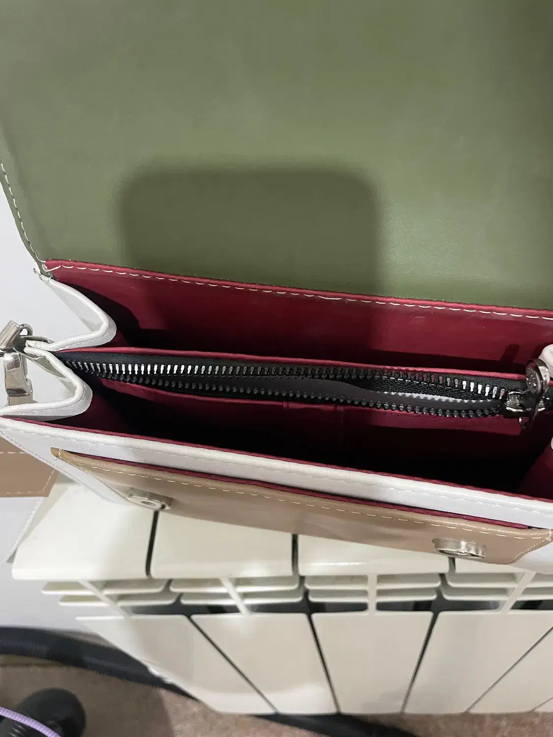 کیف|کیف، کفش، کمربند|کازرون, |دیوار