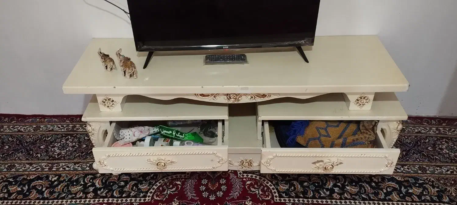 میز تلویزیون در حد نو|میز تلویزیون|بروجرد, |دیوار