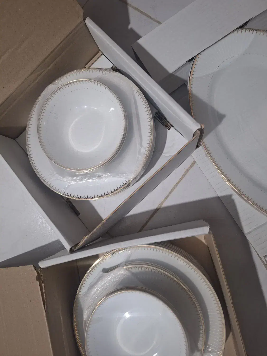 سرویس چینی زرین ۶ نفره|ظروف سرو و پذیرایی|فولادشهر, C1|دیوار