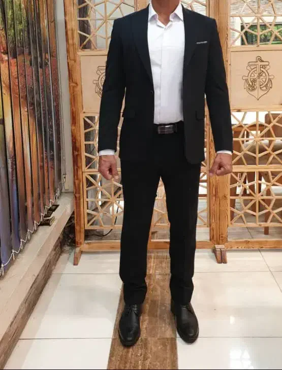 کت شلوار|لباس|بندر انزلی, زنبق|دیوار