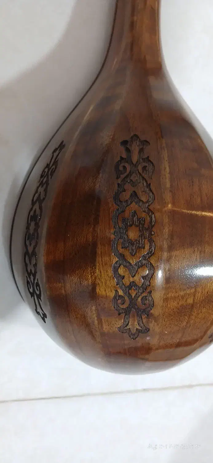 سه تار نونو دیبا|سازهای سنتی|بروجرد, |دیوار