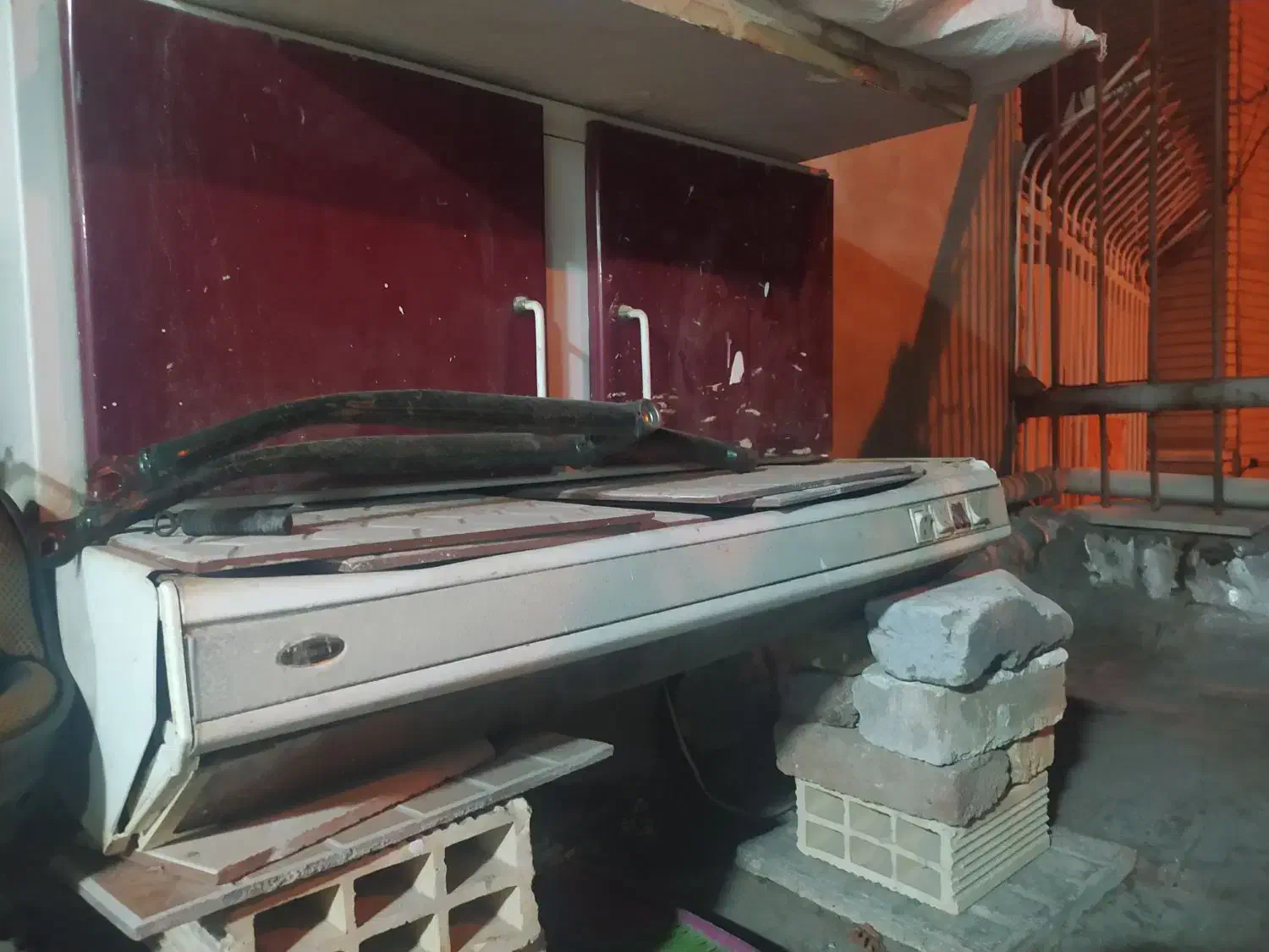 کابینت باهود|هود|اصفهان, عطار نیشابوری|دیوار