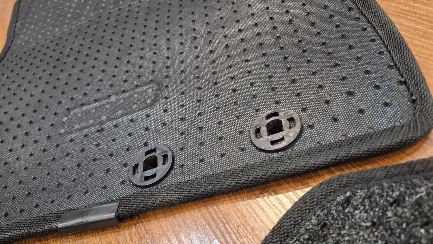 زیرپایی موکتی فابریک سراتو|قطعات یدکی و لوازم جانبی|رشت, منظریه|دیوار