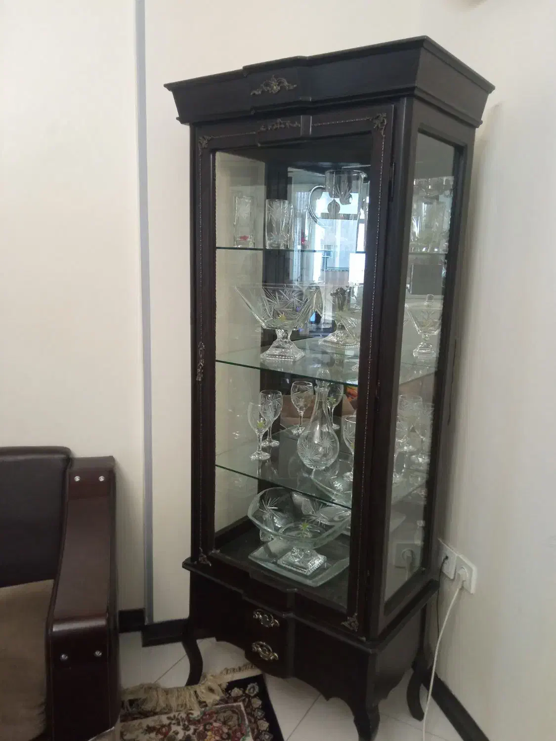 ویترین تمام چوب سالم درحد نو|بوفه، ویترین، کنسول|خاوران, |دیوار