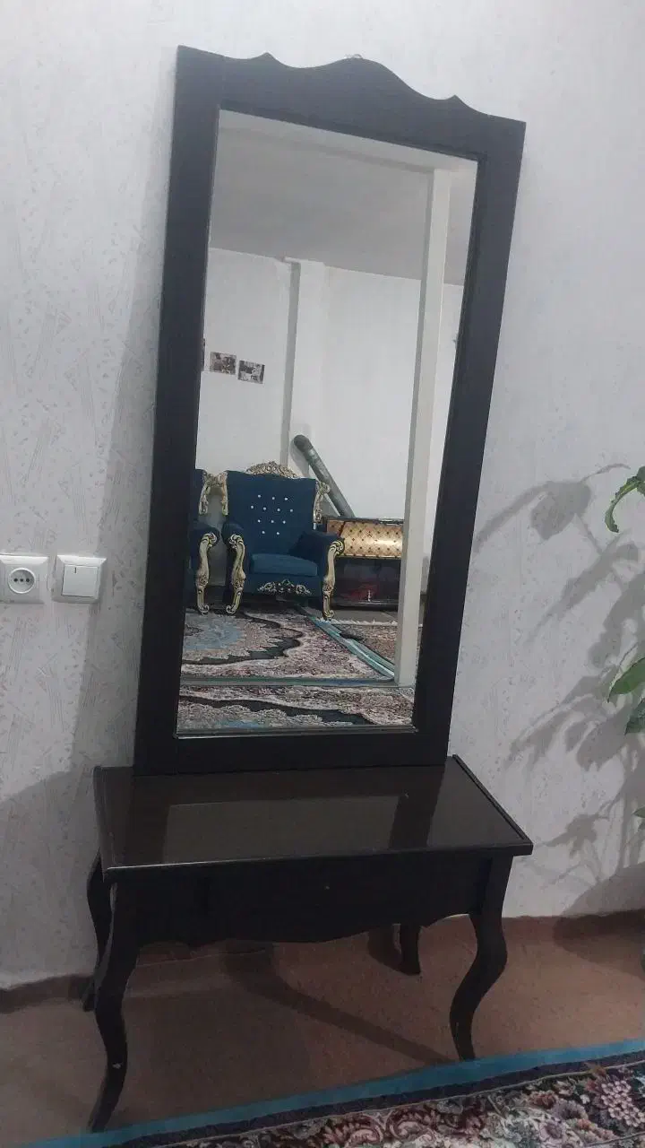 یک بوفه ویک میز واینه سالم ب علت کمبود جا|مبلمان خانگی و میز عسلی|ورامین, ریحان آباد|دیوار