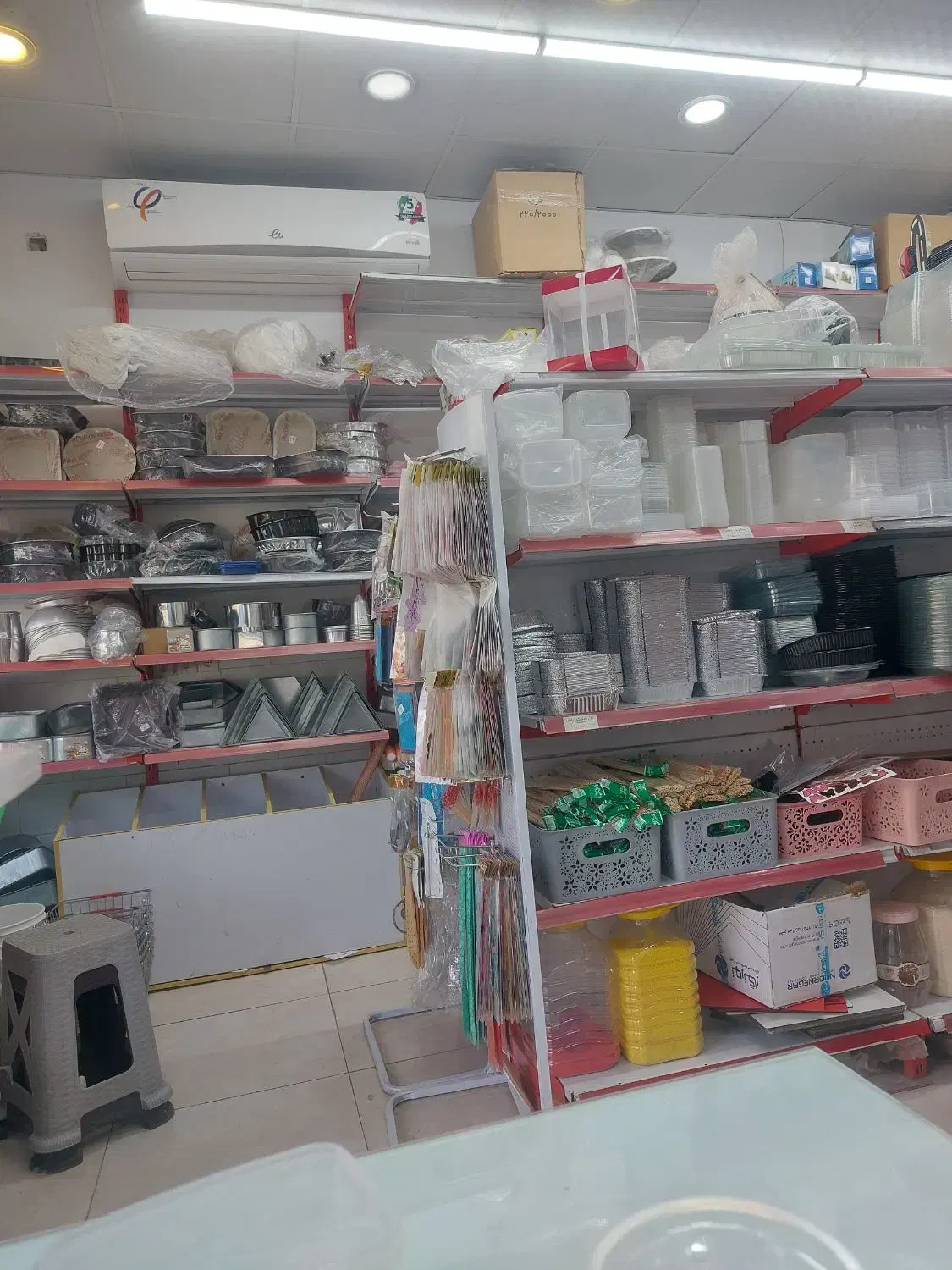 ب یک نفر نیروی آقا جهت کار در فروشگاه لوازم قنادی|استخدام خدمات فروشگاه و رستوران|ساوه, |دیوار