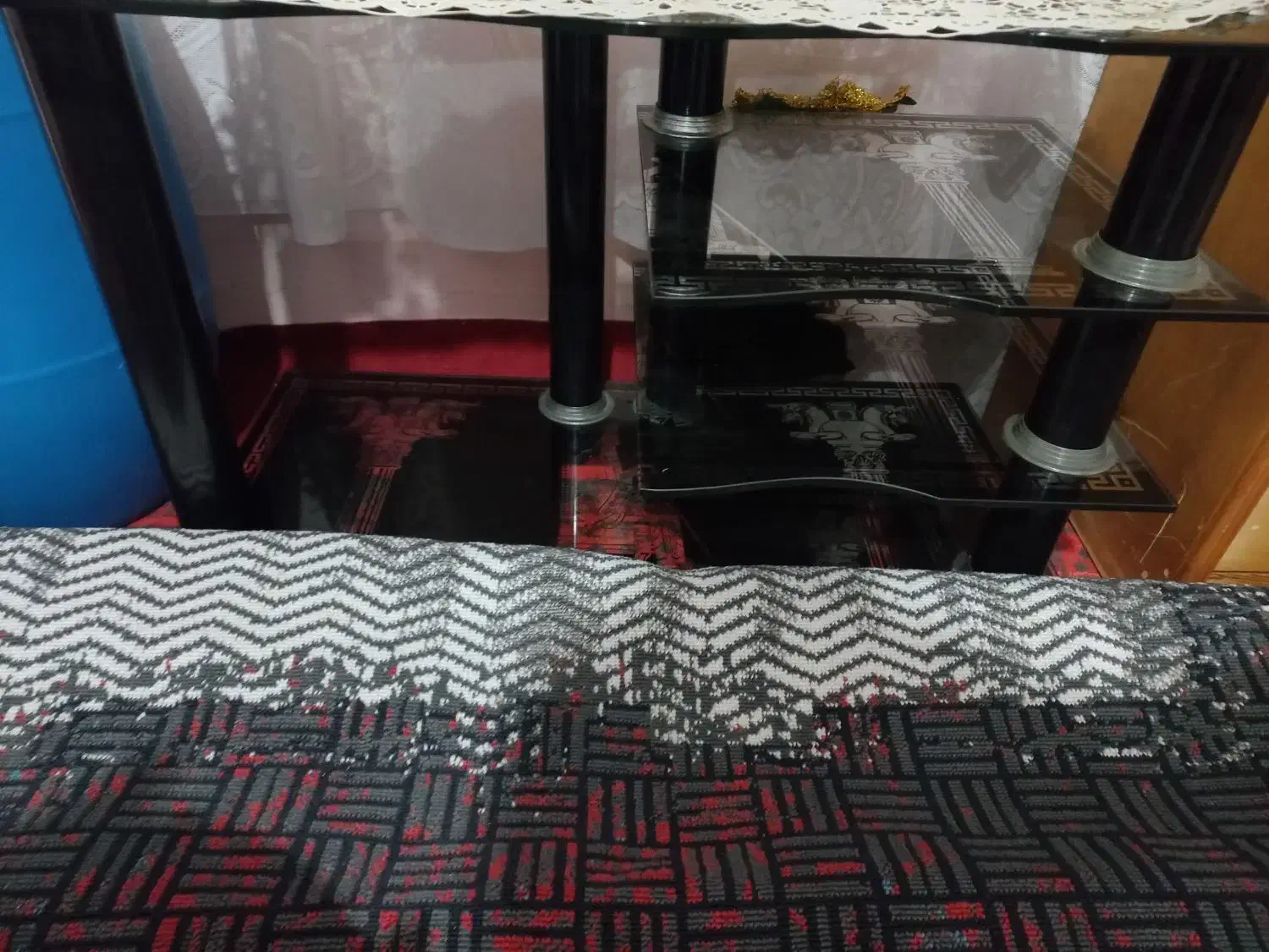 تلویزیون به همراه میز تلویزیون|تلویزیون و پروژکتور|چالوس, |دیوار