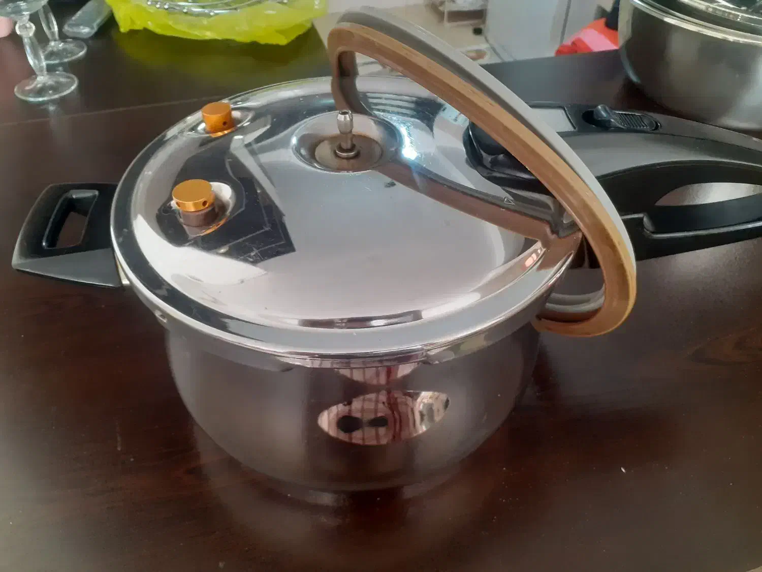 زودپز|ظروف پختوپز|زنجان, |دیوار