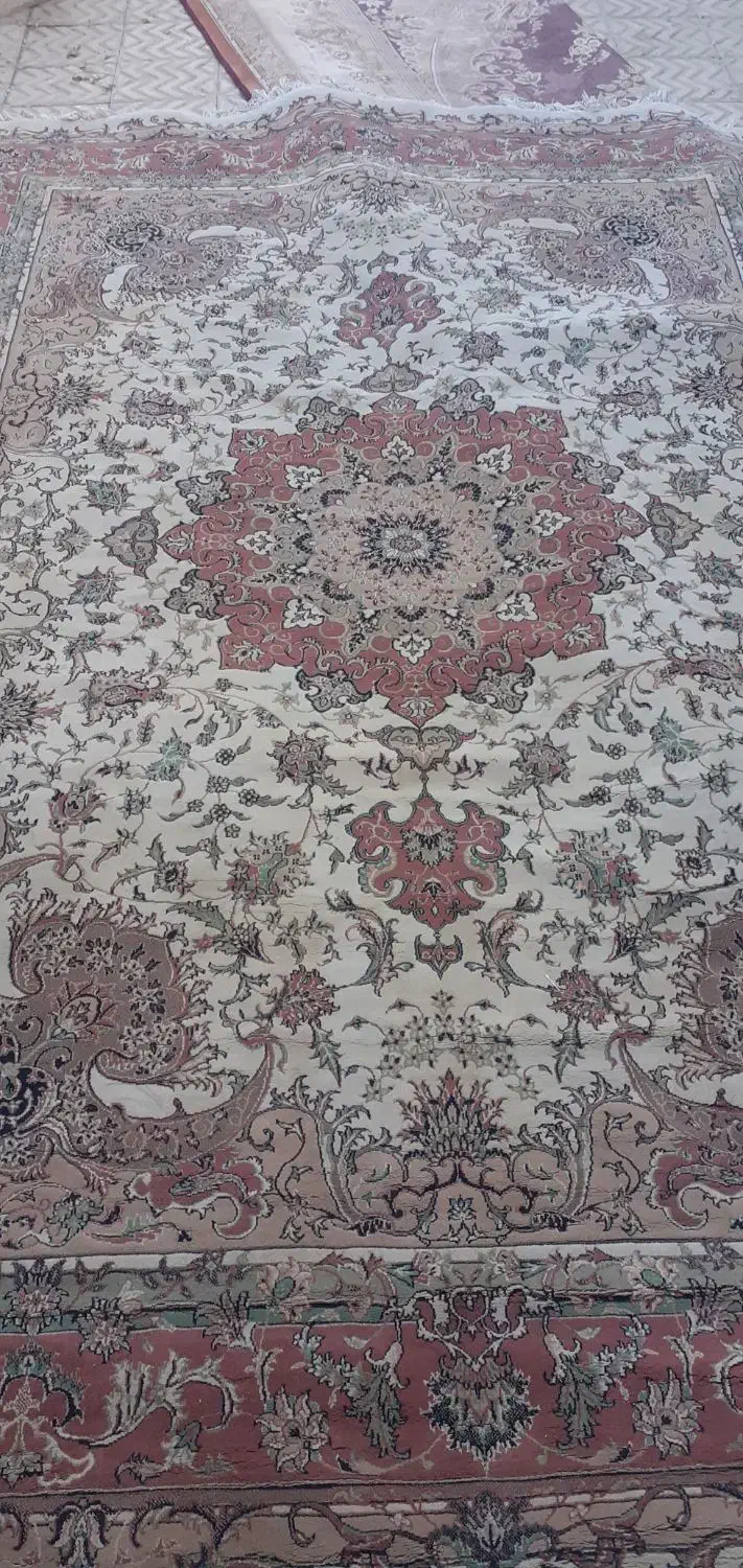 فروش  ۲ تخته فرش ۹ متری زمینه کرم|فرش|سمنان, |دیوار