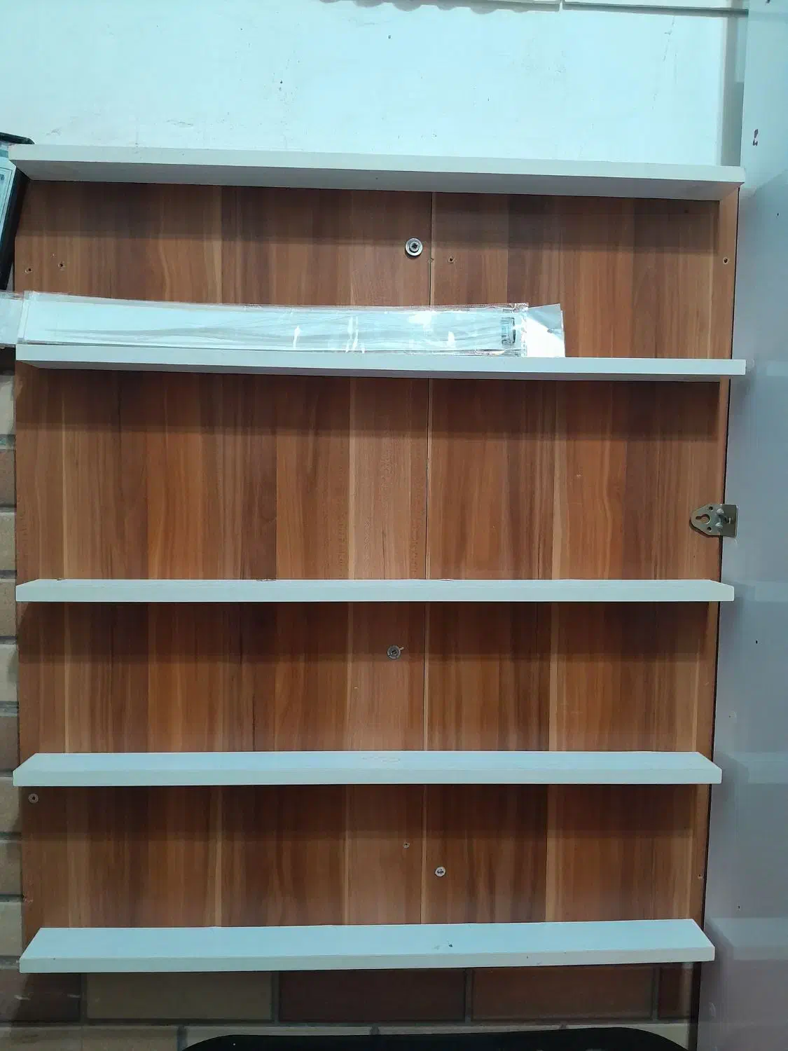 ویترین مغازه|کتابخانه، شلف، قفسه‌های دیواری|رشت, انصاری|دیوار