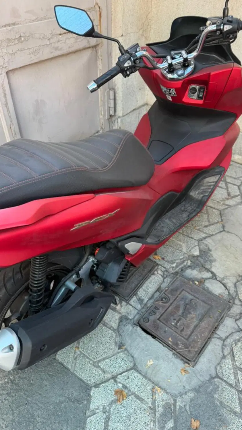 Pcx 160|موتورسیکلت|اصفهان, باغ دریاچه|دیوار