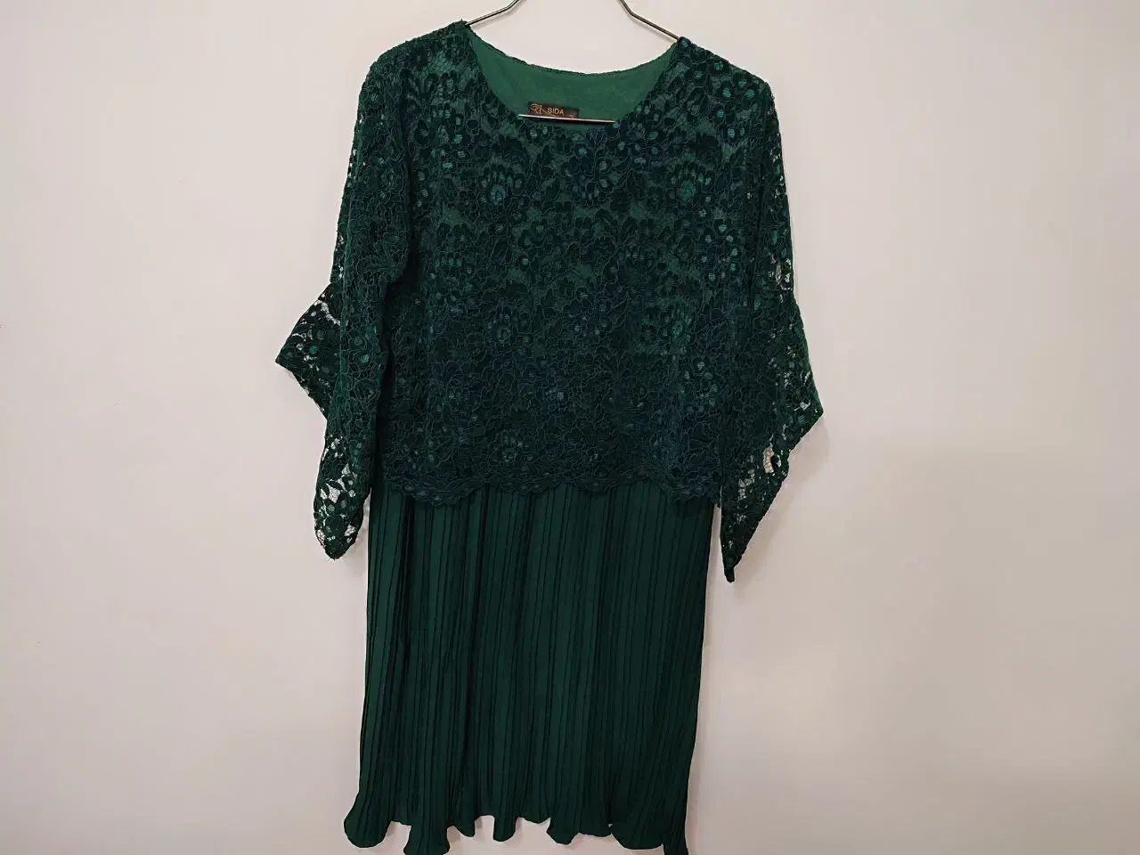 لباس مجلسی|لباس|هشتگرد, فاز ۲ مهستان|دیوار