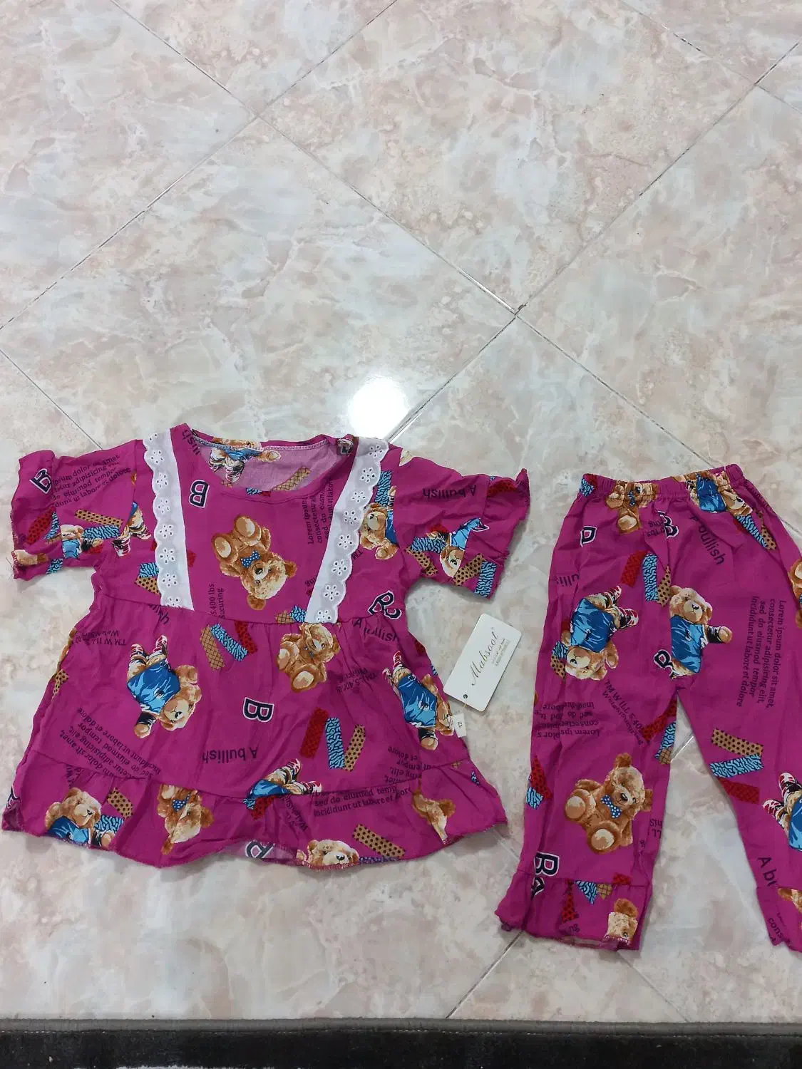 دو تیکه بچه گانه|کفش و لباس بچه|قشم, |دیوار