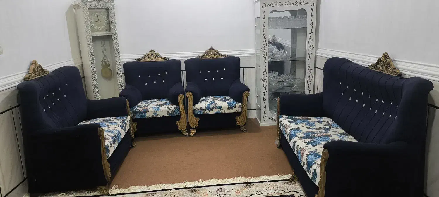 مبلمان7نفره باچهار میز عسلی و ساعت ایستاده|مبلمان خانگی و میز عسلی|لالی, |دیوار