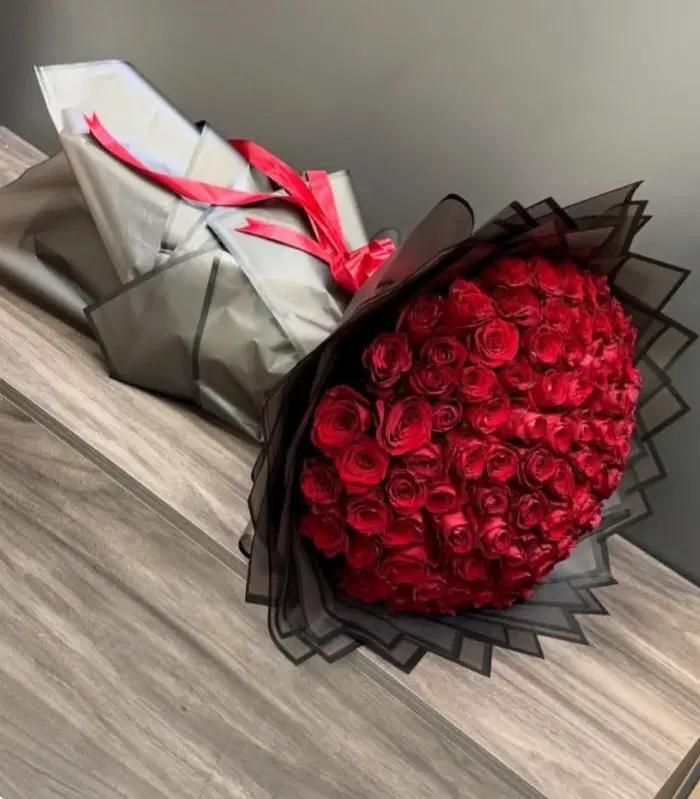 دسته گل رز هلندی با تزئین فقط شاخه ای ۳۰ت|گل و گیاه طبیعی|تهران, دژکام|دیوار
