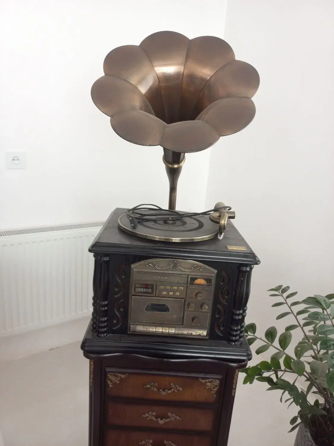 گرامافون والتر المان|کلکسیون اشیاء عتیقه|گرگان, |دیوار