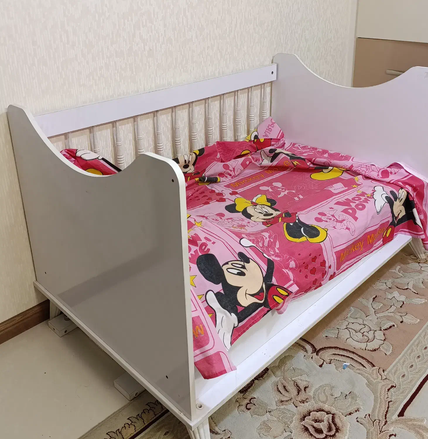 تخت خواب و تشک نوزاد|تخت و سرویس خواب|شیراز, فرهنگ شهر|دیوار