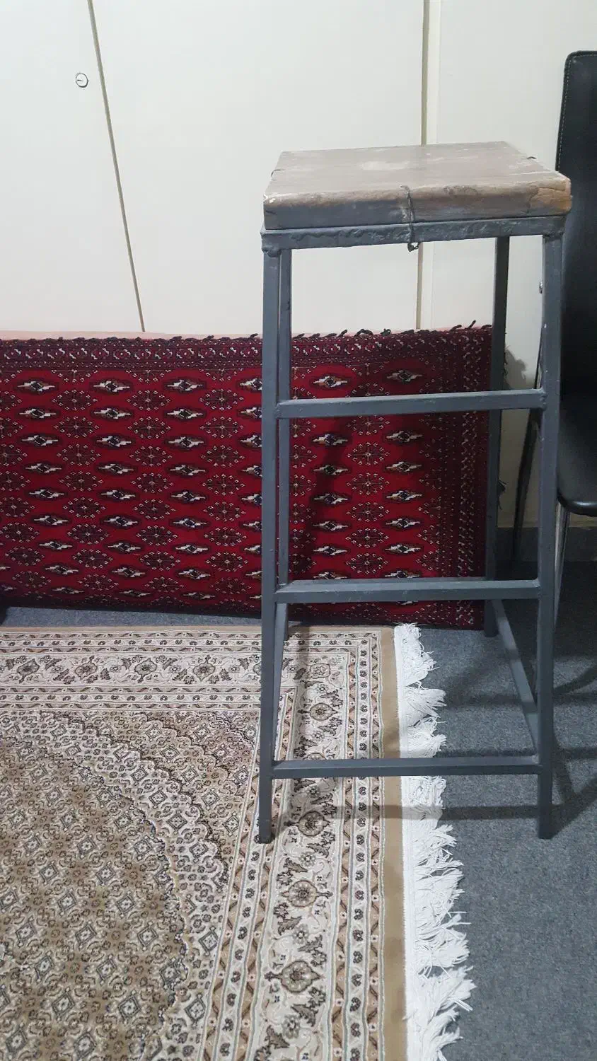 چهارپایه و پشتی|پشتی|هشتگرد, فاز ۲ مهستان|دیوار