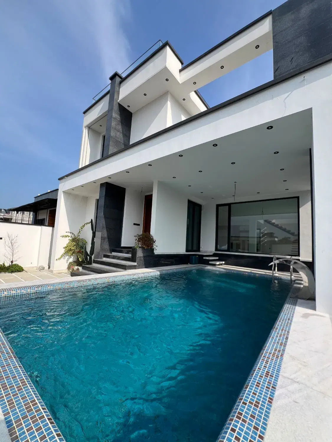 ویلا مدرن۳خوابه فاصله تا ساحل۲دقیقه لوکیشن دنج|فروش خانه و ویلا|رامسر, |دیوار