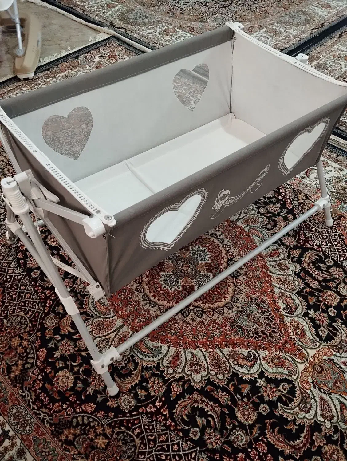 گهواره نوزاد|تخت و صندلی بچه|املش, |دیوار