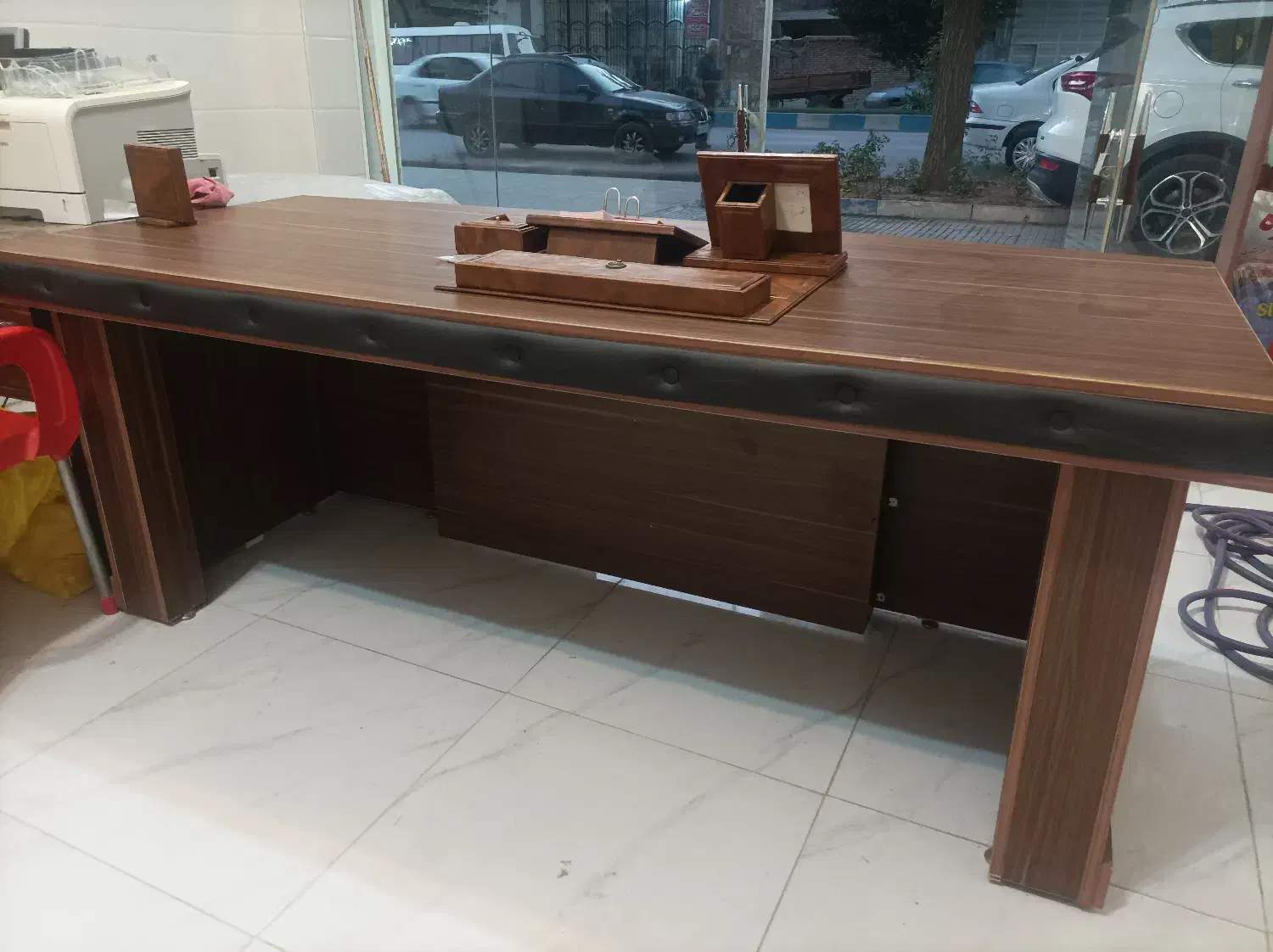 میز ریاست ام دی آف با روکش و قطعات چرم|مبلمان اداری|شهرکرد, |دیوار