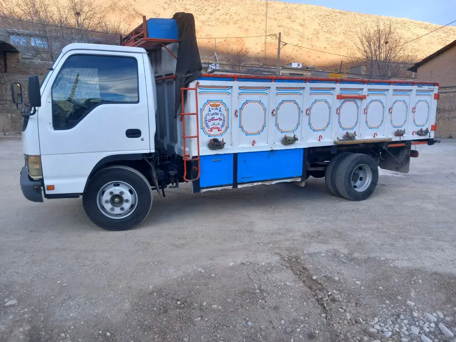 ایسزو بدون رنگ|خودرو سنگین|لالی, |دیوار