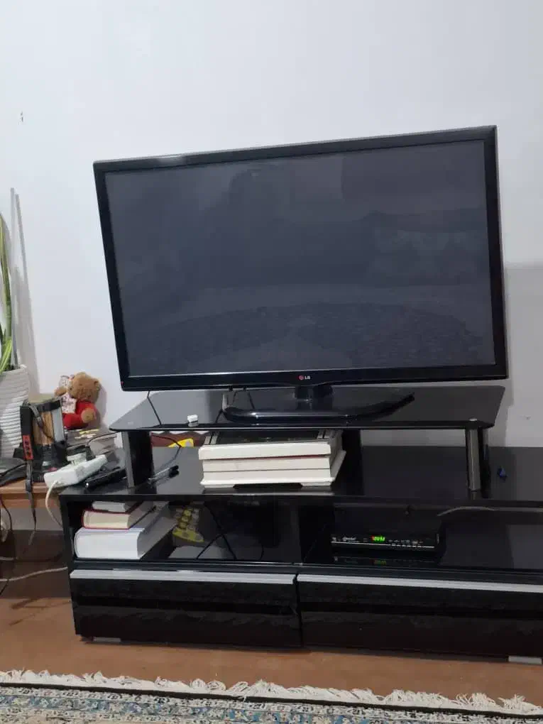 تلوزیون ۴۲ اینچ ال جی|تلویزیون و پروژکتور|زابل, |دیوار